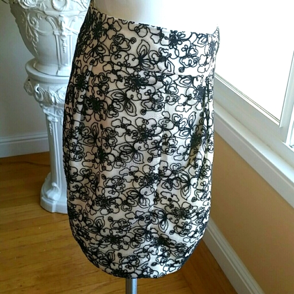 Lo Embroidered Lace Black and White Mini Faux Wrap Skirt Side Pockets Si… - Picture 4 of 9